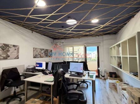 Ufficio in affitto a Bllok a Tirana