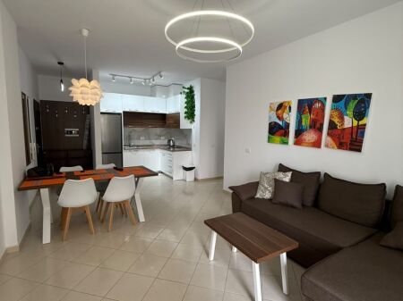  SHITET APARTAMENT 2+1 ME VERANDË TË MADHE – PLAZH ILIRIA, DURRËS