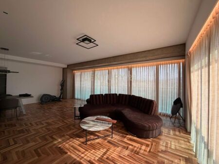 APARTAMENT  ME QIRA 1+1 ME POST PARKIMI NË REZIDENCËN AMBASSADOR 3  PRANË AIR ALBANIA