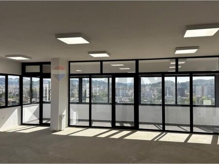 Attico open space/casa Italia in vendita