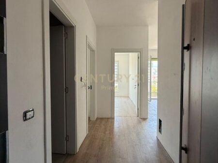 Shitet Apartament 2+1+2 Splendor Residence Porcelan 170,000 €