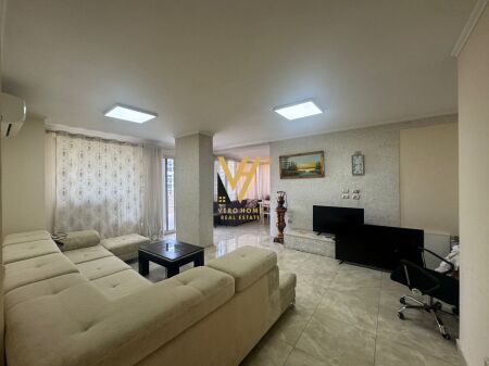 VENDESI APPARTAMENTO 4+1+2+VERANDA PRESSO IL GIARDINO BOTANICO 50.000.000 LEKE