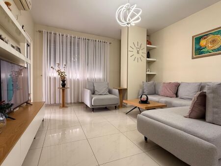 SHITET APARTAMENT 3+1  KOMUNA E PARISIT TIRANË