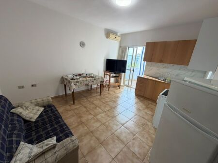  Jepet me qira apartament 2+1   Rruga e Durrësit, pranë Alba 2000