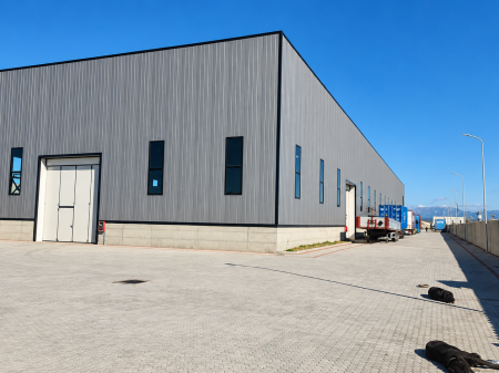 CAPANNONE INDUSTRIALE IN AFFITTO 2,400 m² – PORTO ROMANO, DURRËS