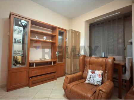 Apartament - Për Qira - Square 21