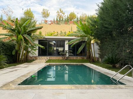 Villa with pool and 3 parking spaces in Teg