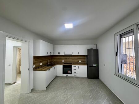 Empty 2+1 apartment for rent in Myslym Shyri, near Kastrati