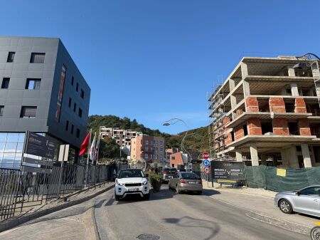Shitet apartament 2+1 tek Rezidenca "Kodra e Diellit"- Lindje