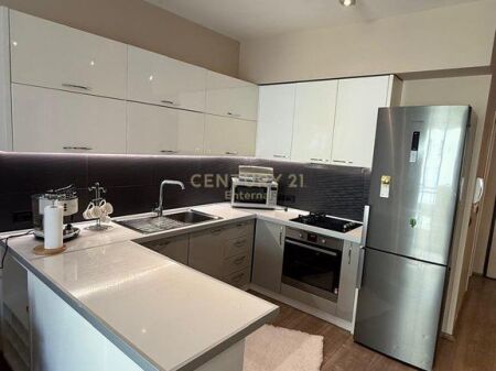 Apartament 2+1+2 me qira ne Rrugen e Kavajes