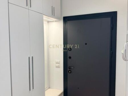 2+1+2 apartment with parking space in 5-Maji for rent