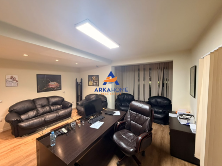 UFFICIO IN AFFITTO 168M2 "IN RRUGA E KOSOVARËVE" 2200 EURO