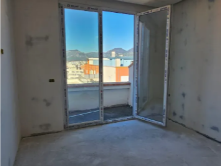  Apartament 2+1+2 në shitje – Yzberisht