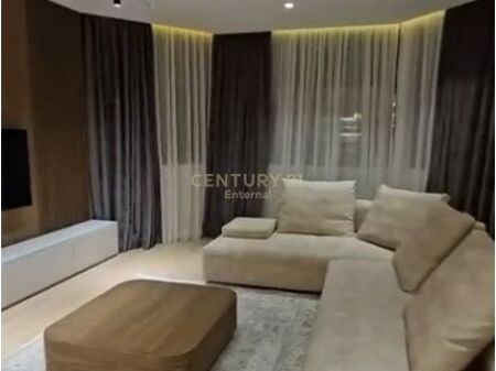 3+1+2 Apartment for Rent on Rruga e Kosovarëve!