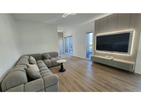 Jepet me qera Apartament modern 2+1, Shkolla e Kuqe