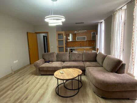Appartamento 2+1 + Garage, in affitto, Komuna e Parisit.