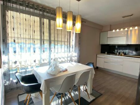 Shitet apartament 2+1+2+Ballkon prane Pallatit me Shigjeta .