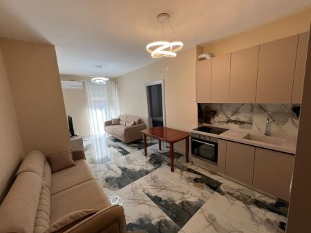 QIRA APARTAMENT 2+1, QENDER DURRES 500 EURO