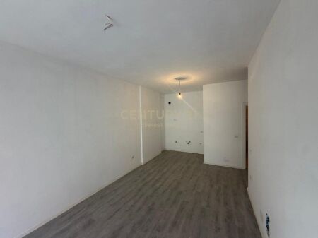 SHITET APARTAMENT 2+1+2 NE RRUGEN 5 MAJI