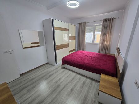 Apartament 1+1+ Ballkon  Me Qira ne Xhamllik
