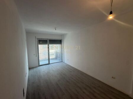 VENDESI APPARTAMENTO 2+1+2 IN VIA 5 MAJI 199,000 €
