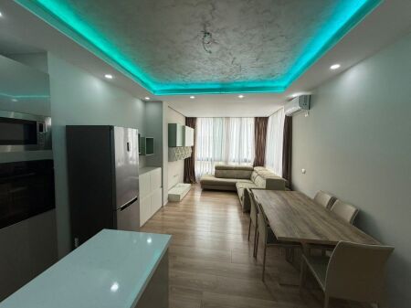 VENDESI APPARTAMENTO 3+1+2, LAGO SECCO, VICINO AL RADISSON TIRANA