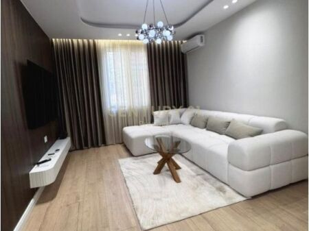 APARTAMENT 1+1 ME QIRA, PRANE STADIUMIT DINAMO!