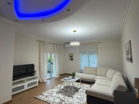 Apartament me qera 2+1 Komuna e Parisit